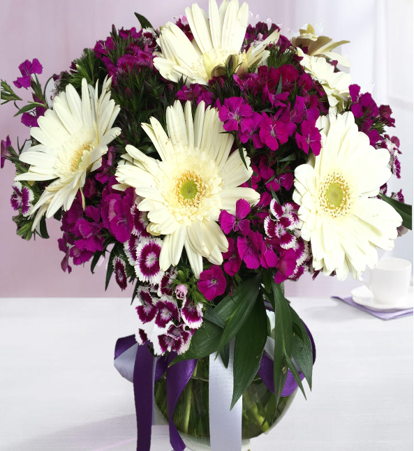 Cam Fanusta Husnu Yusuf Ve Beyaz Gerbera Cinarcicekcilik Com Tr