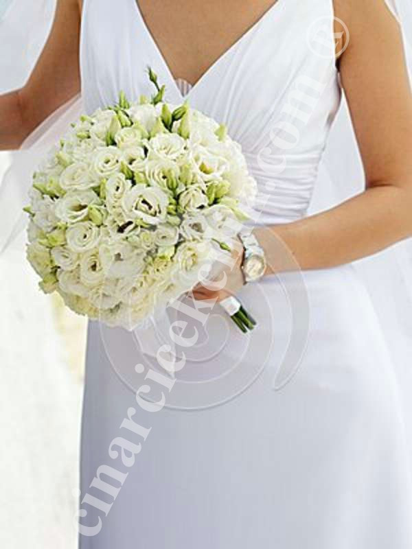 Gelin Buketi Beyaz Gul Ve Lisyantus Gelin Buketleri Cinarcicekcilik Com Tr