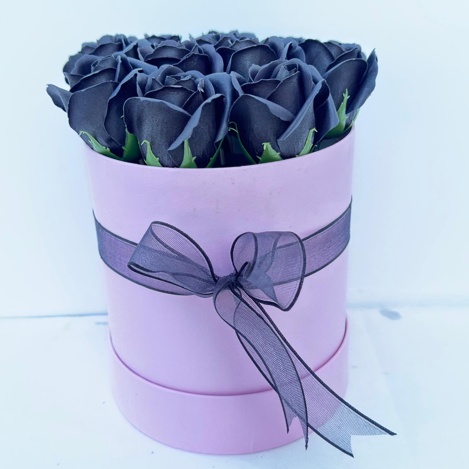 11 Adet Gerçek Görünümlü Siyah Gül - Kutuda