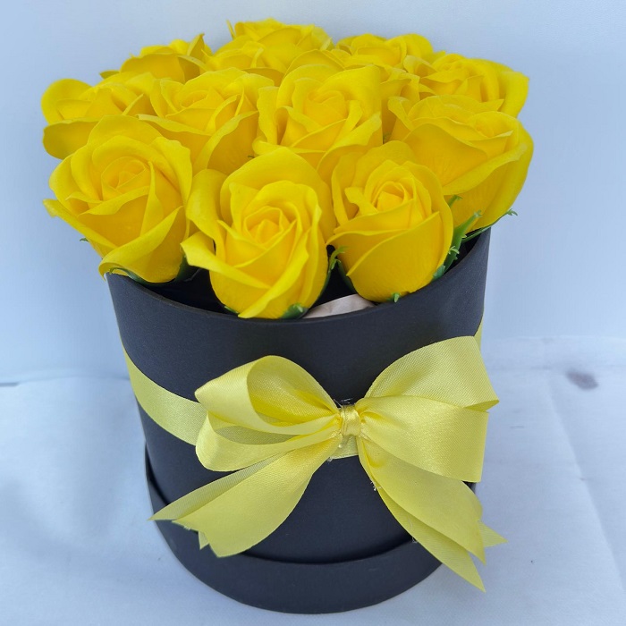 13 Adet Gerçek Görünümlü Sarı Gül - Siyah Kutuda - Görsel 2