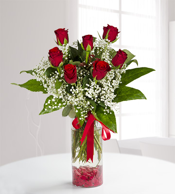 Cam Vazoda 7 Adet Kırmızı Gül