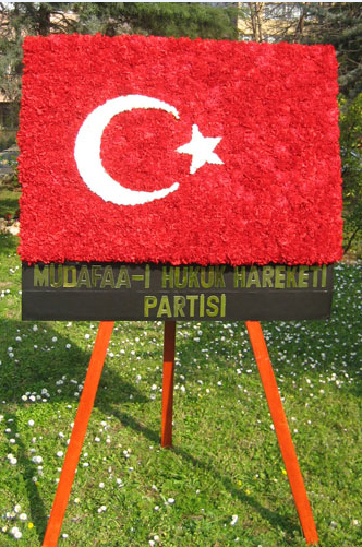 Türk Bayraklı Arma Cenaze Çiçeği - Görsel 2