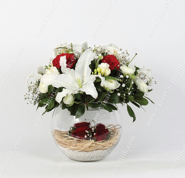 Büyülü Rüya' Kırmızı Gül Ve Lilyum Çiçekleri