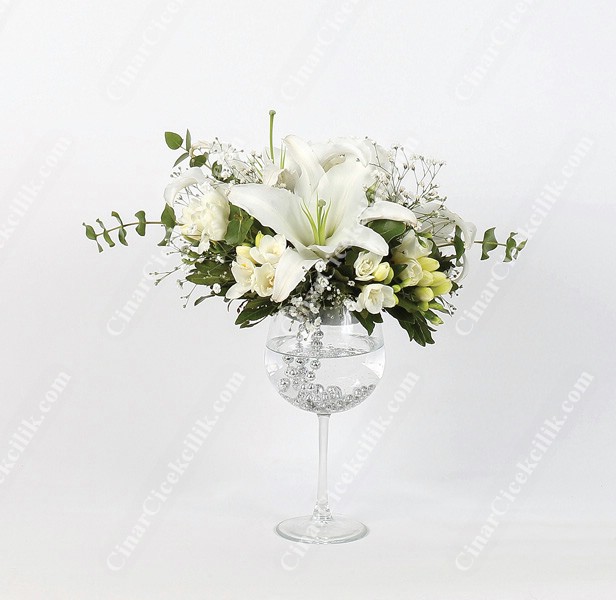 Beyaz Duygu Kadehte Çiçek C-AR104