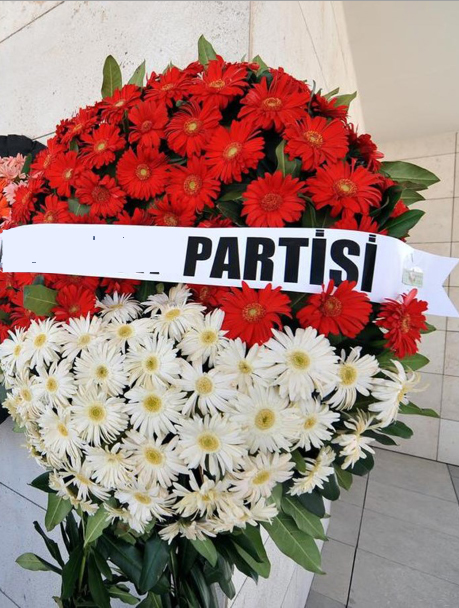 Özel Kırmızı Beyaz Cenaze Çelenği - Görsel 2