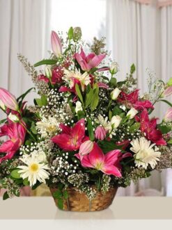 Güzel Bir Gün – Sepette Pembe Lilyum ve Beyaz Gerbera